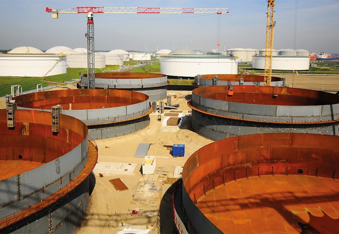 Construction site for new storage tanks in Denmark, where Hempel provided coatings and support for Verwater's tank bottom installation project.