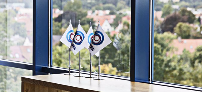 Hempel small table flags